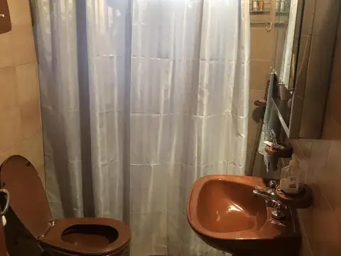 Casa 2 ambientes con 1 baño