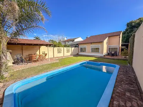 VENTA CASA 4 AMB CON PILETA EN BELLA VISTA APTA CREDITO