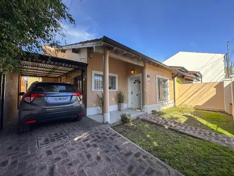 Casa en Venta con 2 cocheras