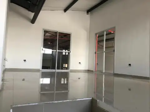 ALQUILER - EXCELENTE GALPON 420 m2 - CON OFICINA y VESTUARIO