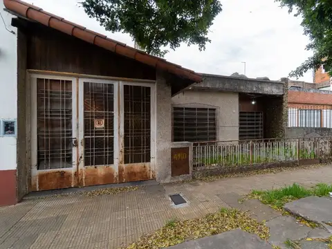 CASA EN VENTA  3 AMBIENTES - CASEROS