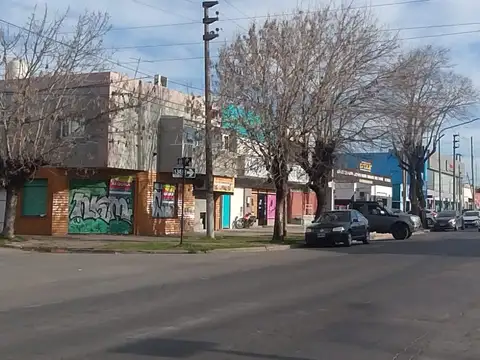Local en Alquiler en Los Hornos, $ 850.000