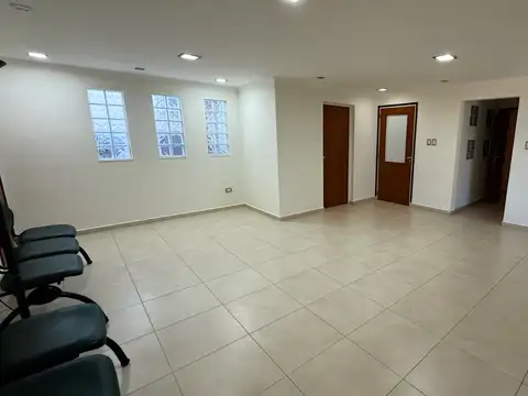 Oficina en Alquiler al Norte