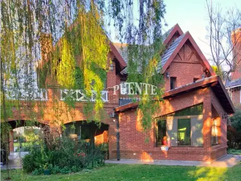 Casa en Alquiler de 4 dormitorios