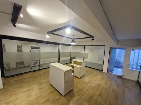 Muy Lindo Local en Galería - Centro de Florida Mitre