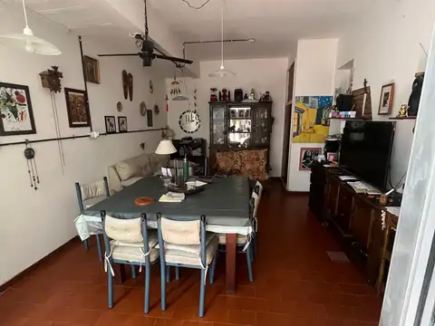 Casa 7 ambientes con 2 baños