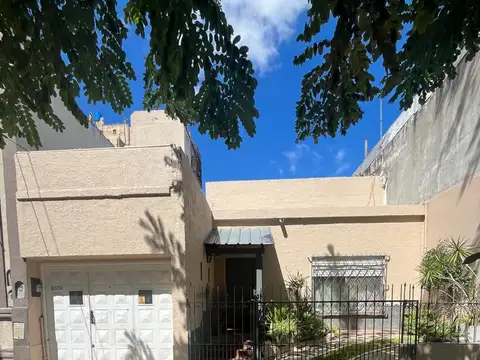 VILLA LURO. YERBAL 6000. CASA  7 AMBIENTES CON COHERA.  IDEAL 2 FAMILIAS