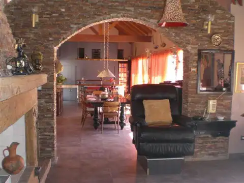 Casa 4 ambientes con 5 baños