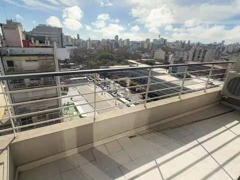 Departamento de 1 Ambiente al frente con balcón, luminoso 