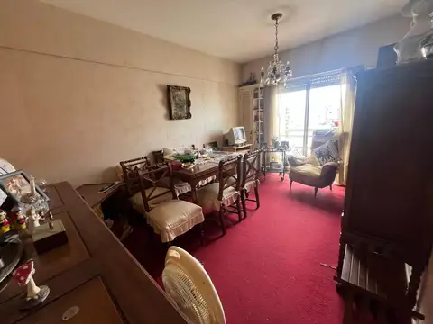 OPORTUNIDAD. SE VENDE 2 AMB. MUY LUMINOSO. APTO PROFESIONAL