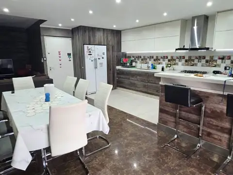 VENTA DE EXCELENTE DEPTO. 4 AMB EN LOMAS DEL MIRA