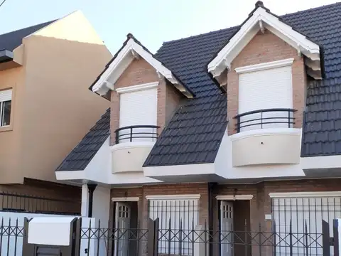 EXCELENTE TRIPLEX - BARRIO GUEMES - 4 AMBIENTES -HAEDO