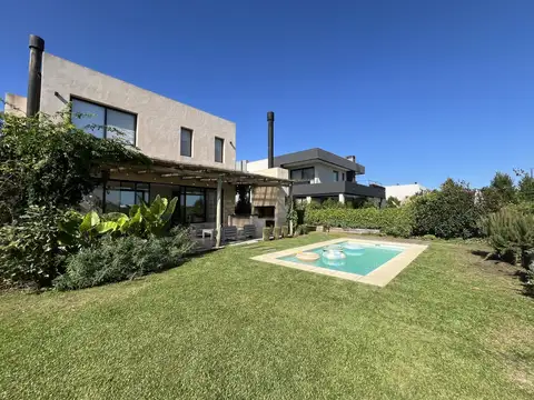 Casa en Alquiler en Puertos - Barrio Ceibos, USD 2.000