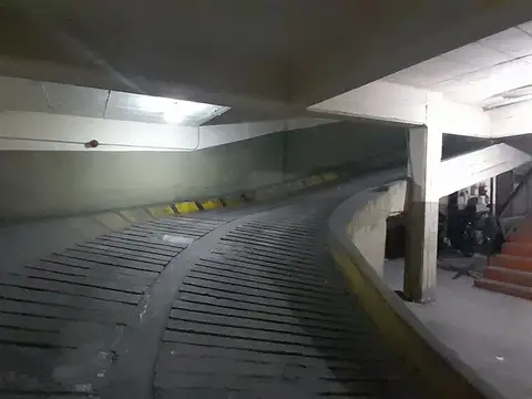 Cochera BoxFija Cubierta en Venta - 13 m² - Abasto