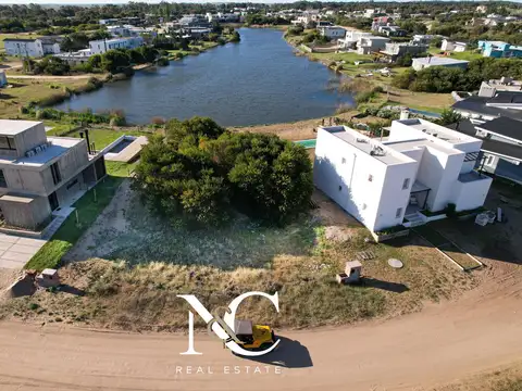 Lote en venta en Costa Esmeralda a la Laguna