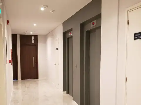 Av Sarmiento 200, Piso 1