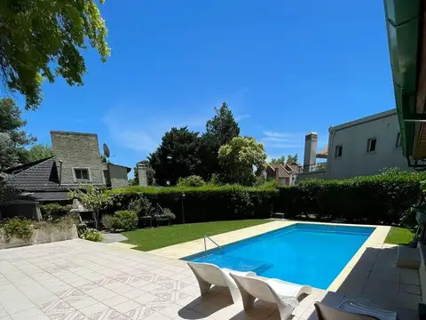 Casa en Venta con 5 cocheras