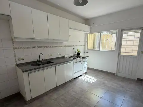 VENTA CHALET DUPLEX DE 3 AMBIENTES EN MUNRO EXCELENTE UBICACION CERCANO A PLAZA Y AVENIDA MITRE