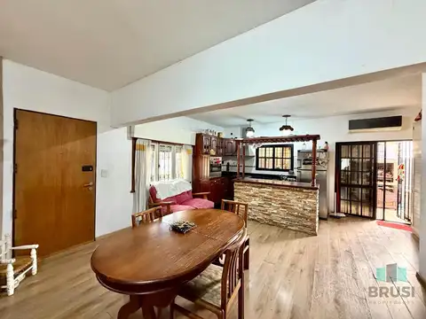 Depto Tipo Casa en Venta en Temperley, USD 110.000