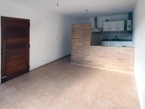 Alquiler | Casa 2 Dorm. con Jardín – a 2 Cuadras de Av Donato Álvarez, Villa Cornú