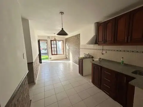 Casa 9 ambientes con 3 baños
