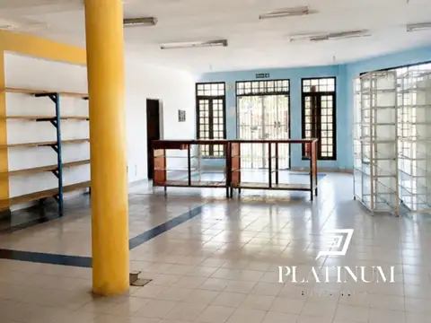 Local comercial en Venta en B° Jardín Zona Sudeste con cochera.