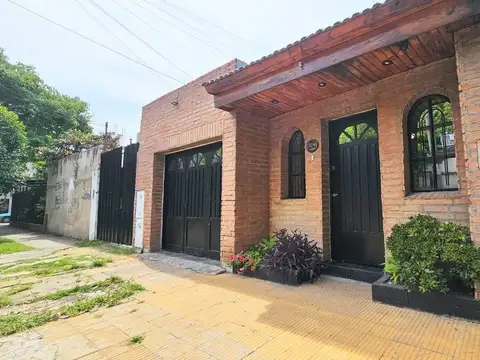 VENTA CASA 3 AMBIENTES RAMOS MEJIA PATIO  COCHERA