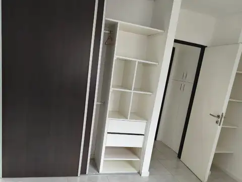 Venta de Depto. en florida 3 Ambientes 6to piso Contrafrente con   Balcon, cochera, Sum y piscina