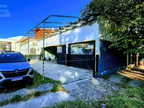 Excelente local con cocheras en esquina estratégica en Merlo ideal varios rubros 232 m²