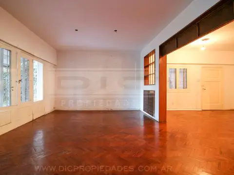 Casa 6 ambientes con 2 baños