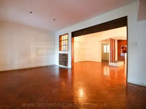 Casa en Alquiler con 1 cochera