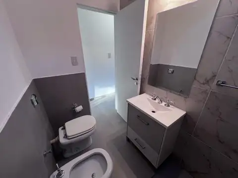 Alquilo Casa 3 Dor 2 Baños, Cochera Amplia, Alarma y Cortinas. Hornero 374