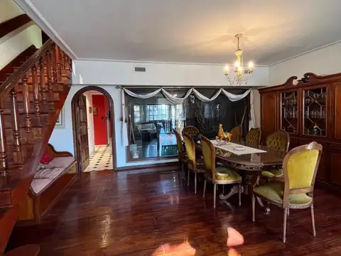Casa 5 ambientes con 2 baños