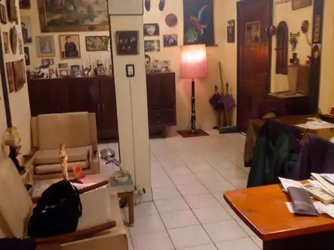 Valentín Gómez e/ Espora y Avenida Guido Spano