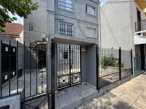 VENTA MONOAMBIENTE - MORON (PERMUTA) LUMINOSO