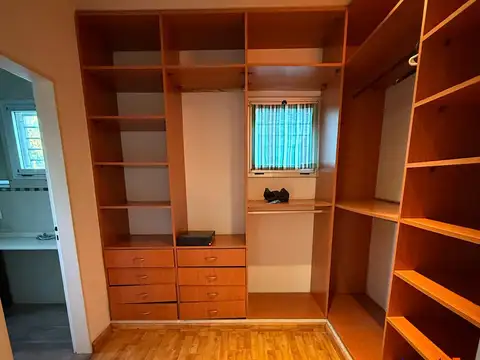 Casa 5 ambientes con 4 baños