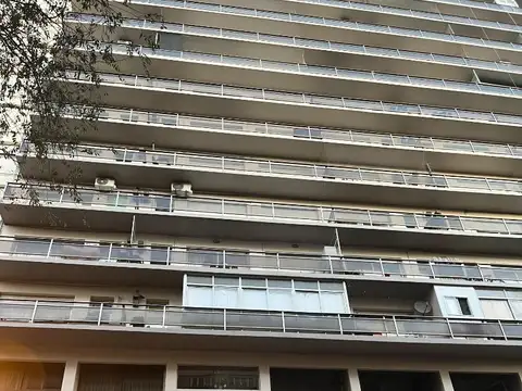 REGIO AMBIENTE AL FRENTE CON BALCON TODO A NUEVO ZONA CENTRO