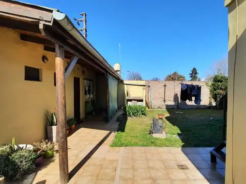 VENTA CASA Y DOS DEPARTAMENTOS TORTUGUITAS