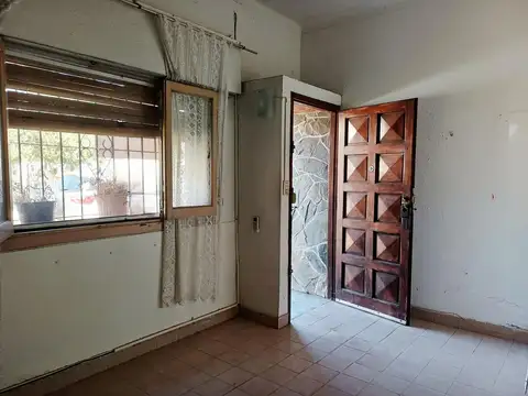 Depto Tipo Casa en Venta en Villa Adelina, USD 55.000