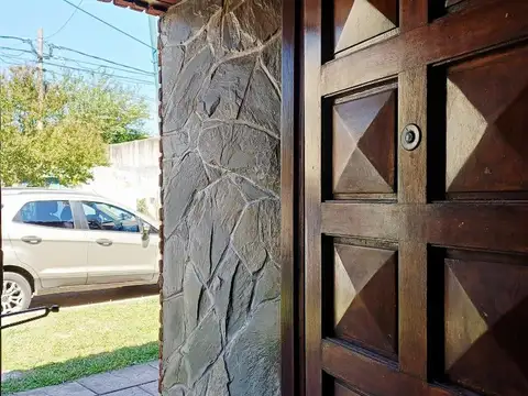 Soldado De Malvinas 1600, Piso PB