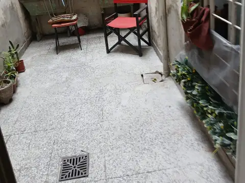 VENTA P.H. 2 AMBIENTES, FLORES.