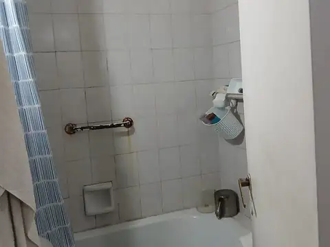 Depto Tipo Casa en Venta 70 años