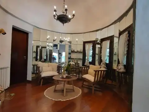 Casa en Alquiler con 4 cocheras
