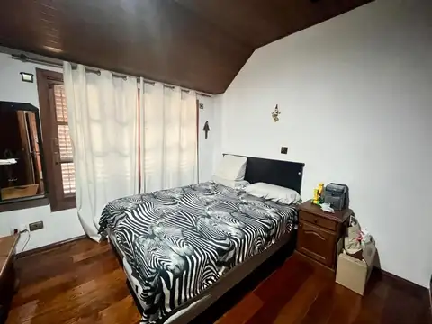 Casa en Venta con 3 cocheras