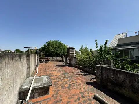 Casa 6 ambientes con 2 baños