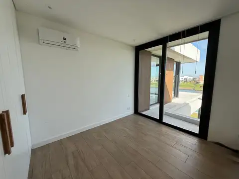 Casa 6 ambientes con 3 baños