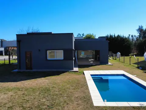 Casa 4 ambientes con 3 baños