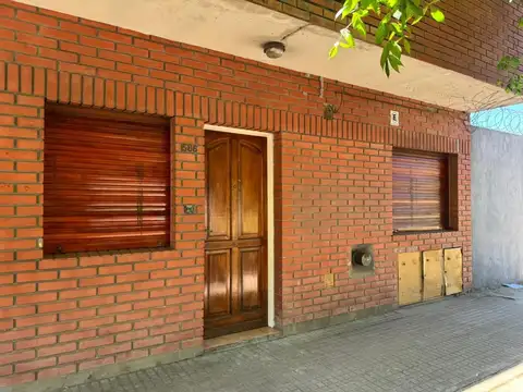 PH EN VENTA LA PLATA 2 DORMITORIOS Y ESCRITORIO
