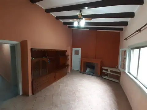 Casa 9 ambientes con 1 baño