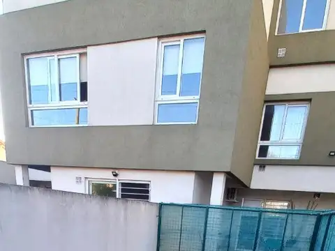 NUEVO VALOR ¡COCHERA INDEPENDIENTE EN VENTA SOBRE CHACABUCO EN RAMOS MEJIA! ¡MUY BUENAS CERCANÍAS!